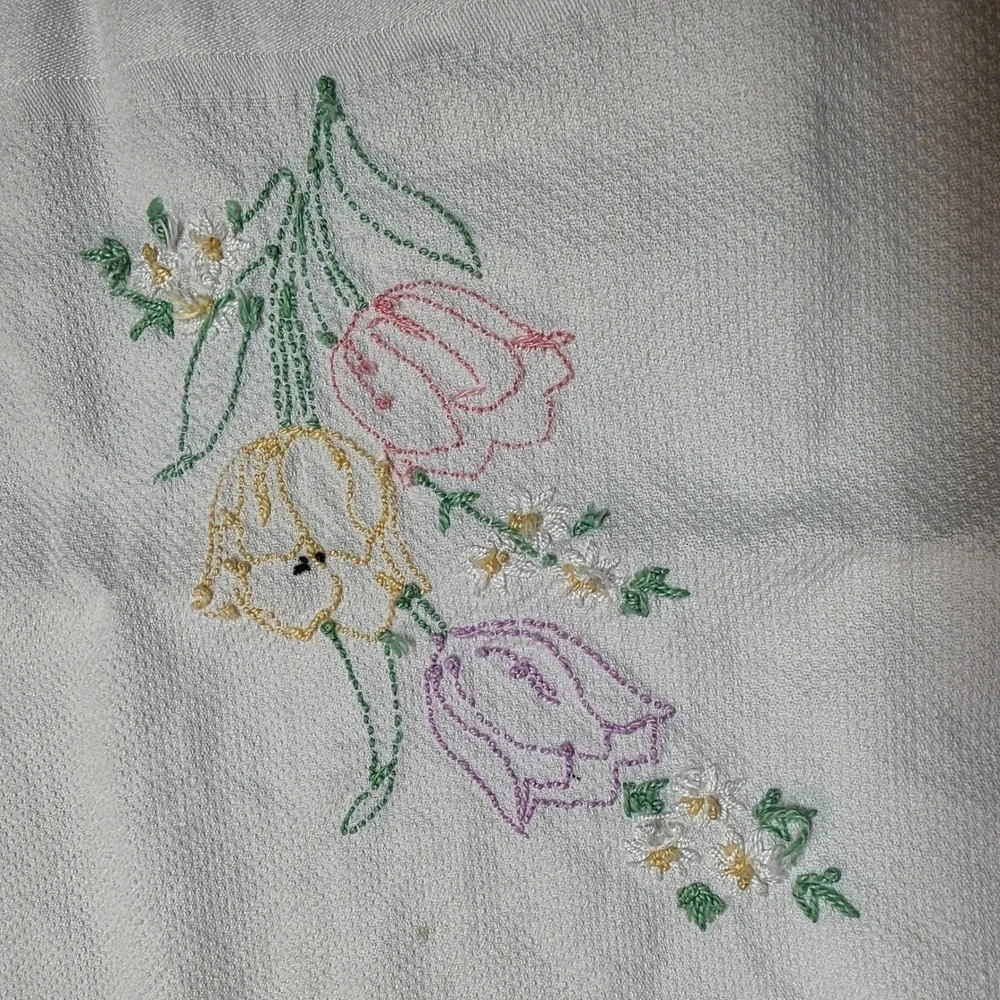 Vintage Cannon Tea Towel Dish White Embroidered Floral Crochet‎ Trim, GUC